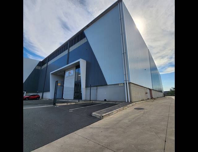 3,450M² WAREHOUSE TO LET IN RIVERHORSE VALLEY